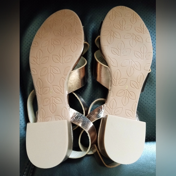 🎉Host Pick🎉 Rose Gold Metallic Faux Leather Two Straps Block Heel Sandals - Picture 7 of 16